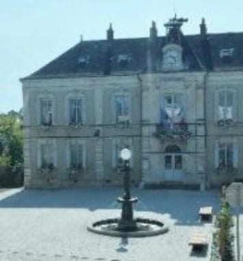 Découverte de la Mairie de Neuvy-Saint-Sépulchre