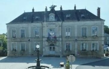 Découverte de la Mairie de Neuvy-Saint-Sépulchre