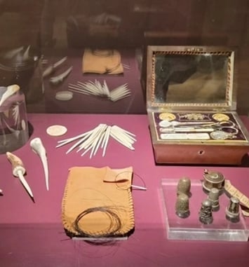 Visites guidées de l'exposition « L'aiguille et la peau », Aux origines de la mode